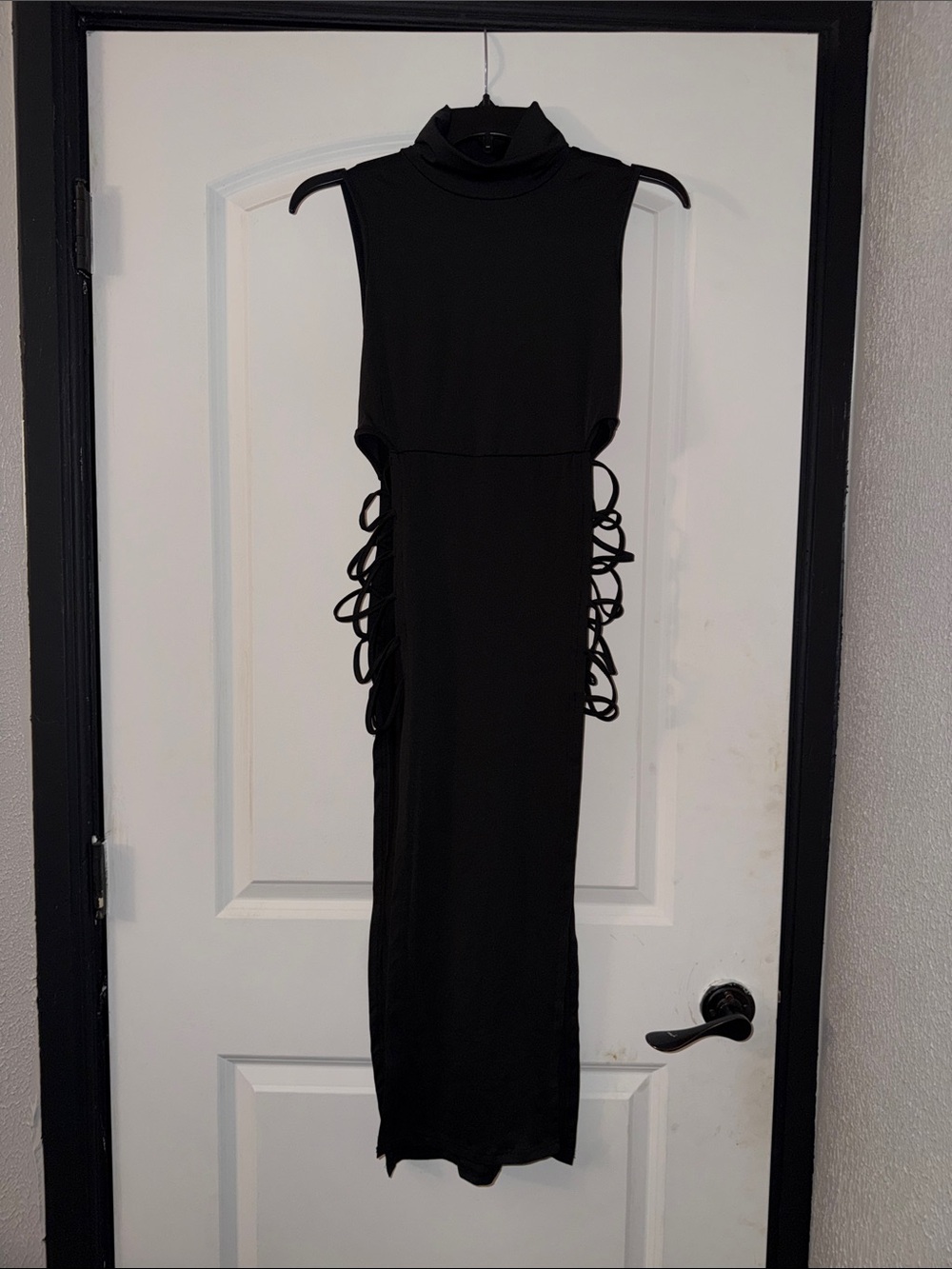 Sleeveless Black Side-Lace Midi Dress